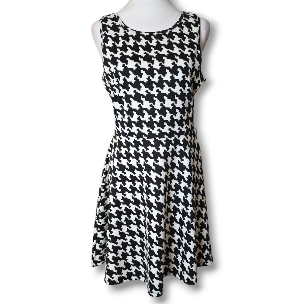 Almost Famous Black & White Houndstooth Dress - Size XL